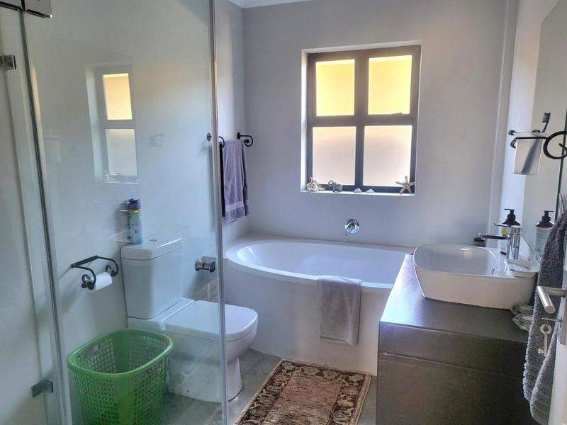 6 Bedroom Property for Sale in Sunset Estate Western Cape